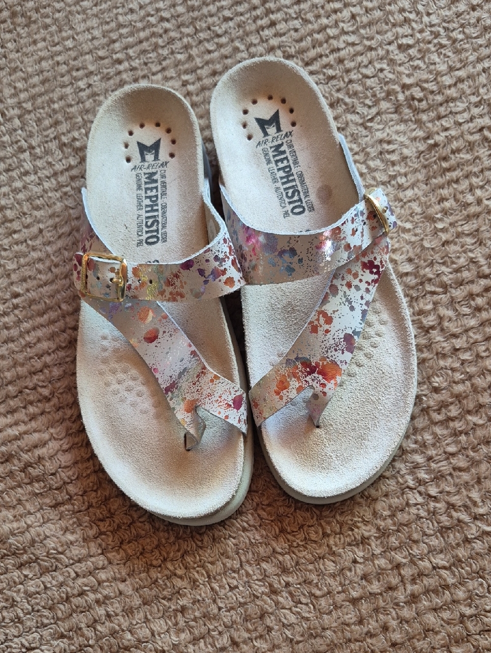 Mefesto, Women's Helen thong, sandals in a multicolored design.